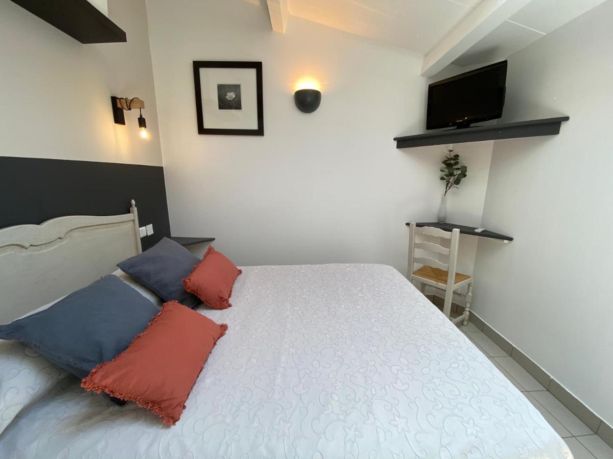 Auberge De La Tour De Brison Sanilhac  Номер фото